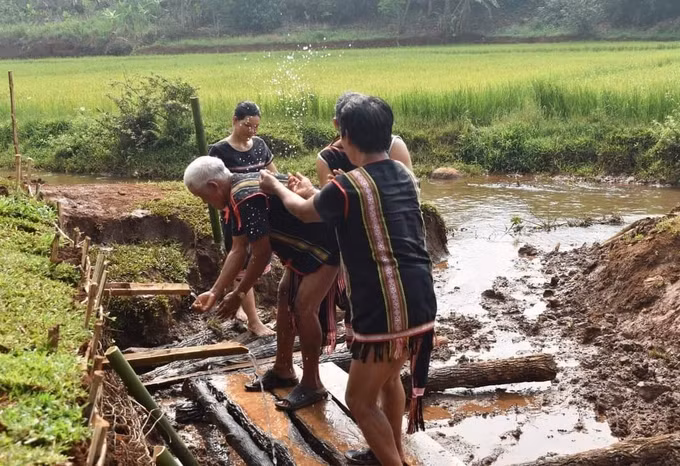 Lễ cúng giọt nước của người Jrai ở Gia Lai ảnh 4