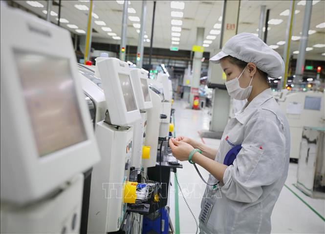 Hoạt động sản xuất tại Công ty Fuhong Precision Component tại khu công nghiệp Đình Trám, Bắc Giang (vốn đầu tư của Đài Loan). Ảnh: Danh Lam - TTXVN Phát triển vùng vì cả nước (Bài 2) ảnh 1