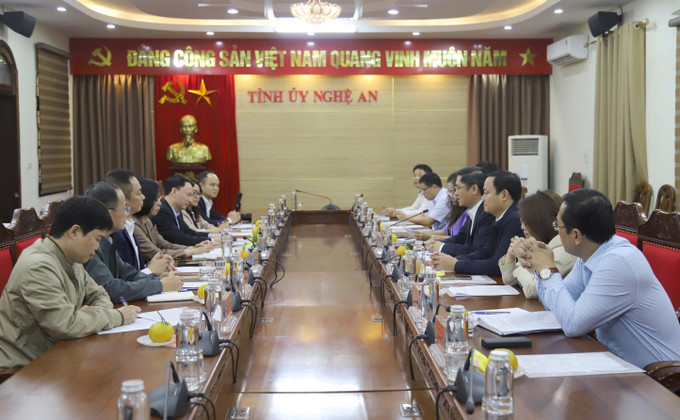 Quang cảnh buổi làm việc giữa Tổng Giám đốc TTXVN với lãnh đạo tỉnh Nghệ An. Ảnh: Xuân Tiến - TTXVN Quang cảnh buổi làm việc giữa Tổng Giám đốc TTXVN với lãnh đạo tỉnh Nghệ An. Ảnh: Xuân Tiến - TTXVN