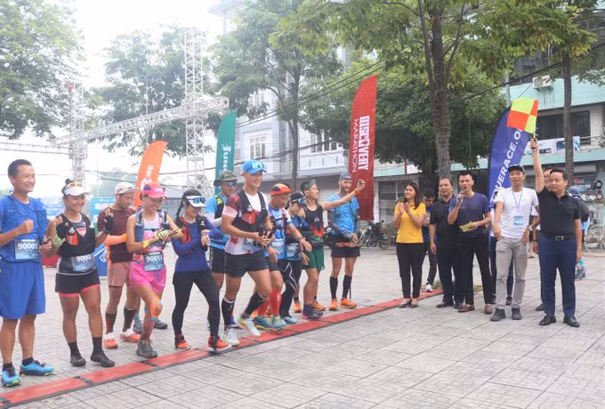 Hơn 500 vận động viên tham gia Giải chạy Siêu đường mòn Non Nước Cao Bằng năm 2022 ảnh 1