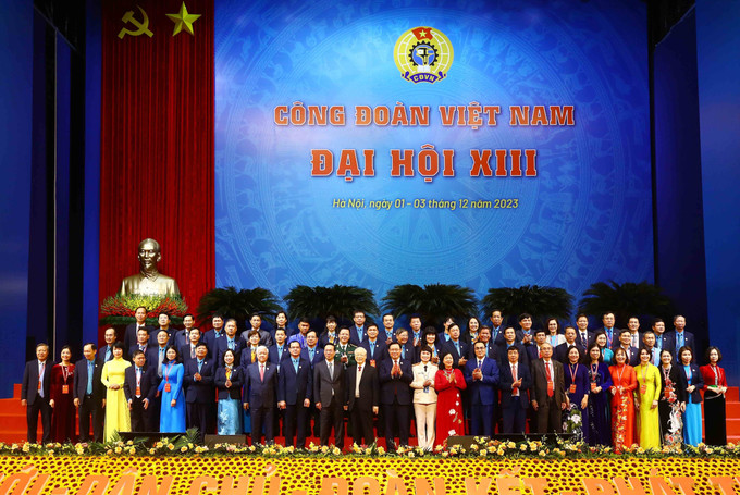 Lãnh đạo Đảng và Nhà nước với các đại biểu dự Phiên trọng thể Đại hội XIII Công đoàn Việt Nam. Ảnh: TTXVN Khai mạc trọng thể Đại hội Công đoàn Việt Nam lần thứ XIII, nhiệm kỳ 2023-2028 ảnh 11
