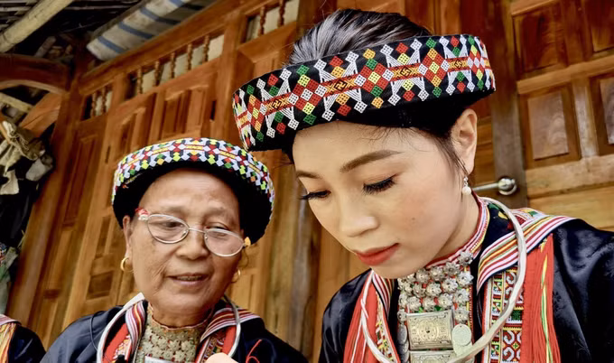 Chiêm ngưỡng vẻ đẹp trang phục truyền thống của người Dao đỏ ở Yên Bái ảnh 10