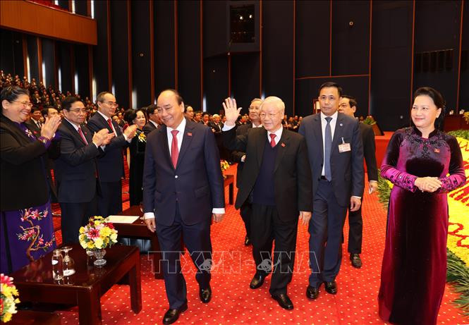Tổng Bí thư, Chủ tịch nước Nguyễn Phú Trọng cùng các đồng chí Ủy viên Bộ Chính trị: Thủ tướng Chính phủ Nguyễn Xuân Phúc, Chủ tịch Quốc hội Nguyễn Thị Kim Ngân đến dự phiên họp trù bị Đại hội XIII của Đảng. Ảnh: TTXVN Một số hình ảnh trong ngày đầu Đại hội đại biểu toàn quốc lần thứ XIII của Đảng ảnh 17