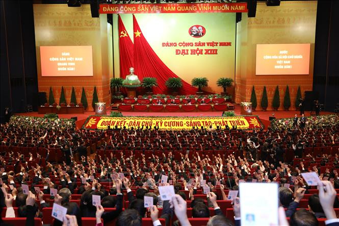 Các đại biểu biểu quyết thông qua Chương trình phiên họp trù bị. Ảnh: TTXVN Một số hình ảnh trong ngày đầu Đại hội đại biểu toàn quốc lần thứ XIII của Đảng ảnh 22