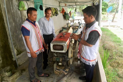 Người 'truyền lửa' nơi vùng đất khó biên cương