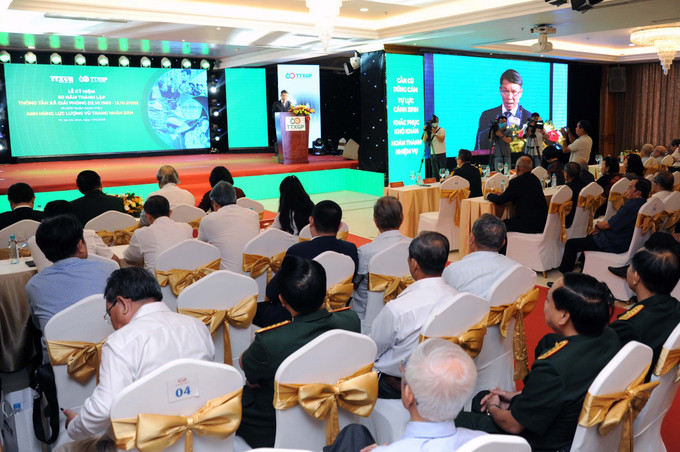 Đồng chí Nguyễn Đức Lợi, Tổng Giám đốc TTXVN ôn lại truyền thống hào hùng, vẻ vang của TTXGP tại lễ kỷ niệm. Ảnh: An Hiếu Lễ kỷ niệm 60 năm Ngày thành lập Thông tấn xã Giải phóng và đón nhận danh hiệu Anh hùng Lực lượng vũ trang nhân dân ảnh 10