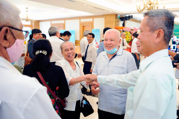 Nguyên phóng viên, điện báo viên, kỹ thuật viên của TTXGP dự lễ kỷ niệm. Ảnh: An Hiếu Lễ kỷ niệm 60 năm Ngày thành lập Thông tấn xã Giải phóng và đón nhận danh hiệu Anh hùng Lực lượng vũ trang nhân dân ảnh 5