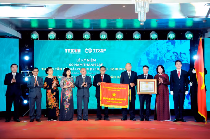 Lễ kỷ niệm 60 năm Ngày thành lập Thông tấn xã Giải phóng và đón nhận danh hiệu Anh hùng Lực lượng vũ trang nhân dân ảnh 11