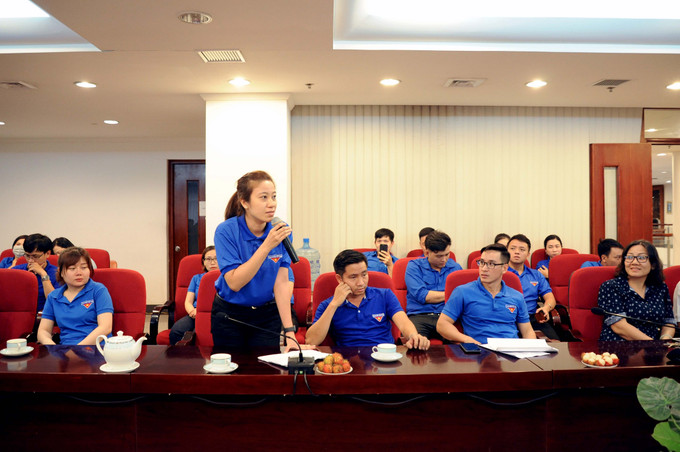 Đoàn viên thanh niên đặt câu hỏi với nhà báo Nguyễn Thanh Bền tại buổi giao lưu. Ảnh: An Hiếu 60 năm Thông tấn xã Giải phóng: Tuổi trẻ Thông tấn xã Việt Nam tiếp nối truyền thống vẻ vang các thế hệ đi trước ảnh 6