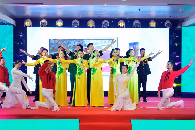 Lễ kỷ niệm 60 năm Ngày thành lập Thông tấn xã Giải phóng và đón nhận danh hiệu Anh hùng Lực lượng vũ trang nhân dân ảnh 9