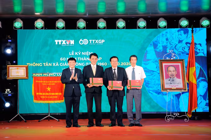 Lễ kỷ niệm 60 năm Ngày thành lập Thông tấn xã Giải phóng và đón nhận danh hiệu Anh hùng Lực lượng vũ trang nhân dân ảnh 13