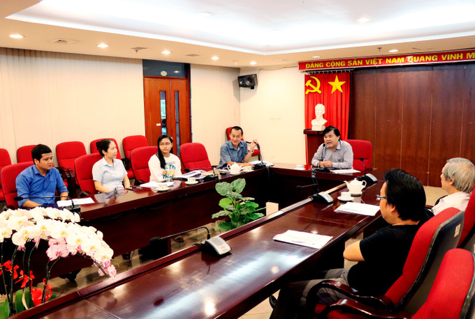 Các thành viên đề tài “Nghiên cứu ứng dụng bộ gõ và bộ font chữ Khmer Unicode trong quy trình sản xuất báo in và báo điện tử của TTXVN” trong phiên họp đánh giá, nghiệm thu trực tuyến tại đầu cầu TP.HCM TTXVN nghiệm thu đề tài nghiên cứu, ứng dụng font chữ Khmer Unicode trong xuất bản báo chí ảnh 7