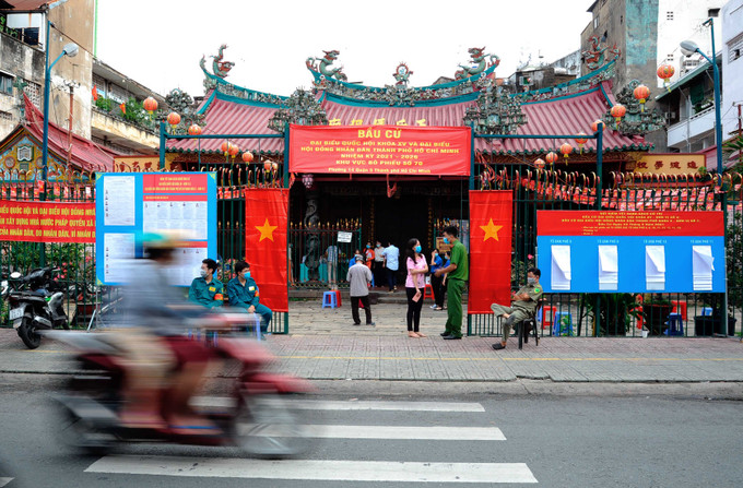 Cử tri người Hoa quận 5 hân hoan đi bầu cử ảnh 13