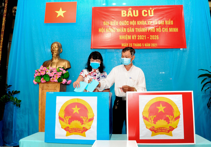 Cử tri người Hoa quận 5 hân hoan đi bầu cử ảnh 9