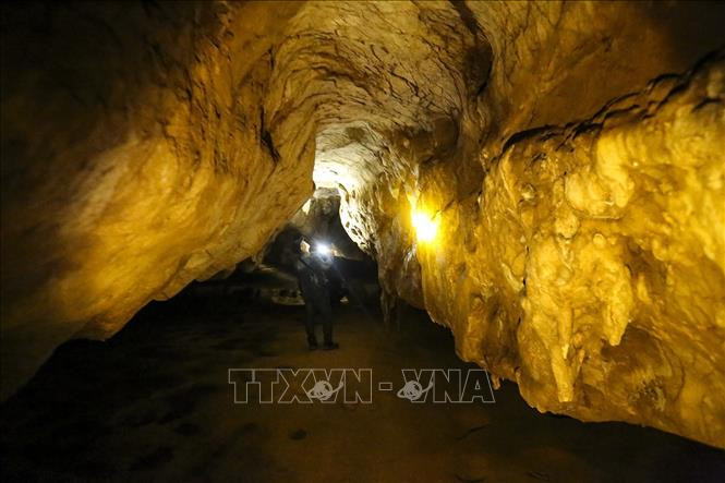 Hang Chua Ta (huyện Điện Biên, tỉnh Điện Biên) là điểm đến khám phá của nhiều du khách. Ảnh: Phan Tuấn Anh - TTXVN Vẻ đẹp vùng cao Tây Bắc ảnh 4