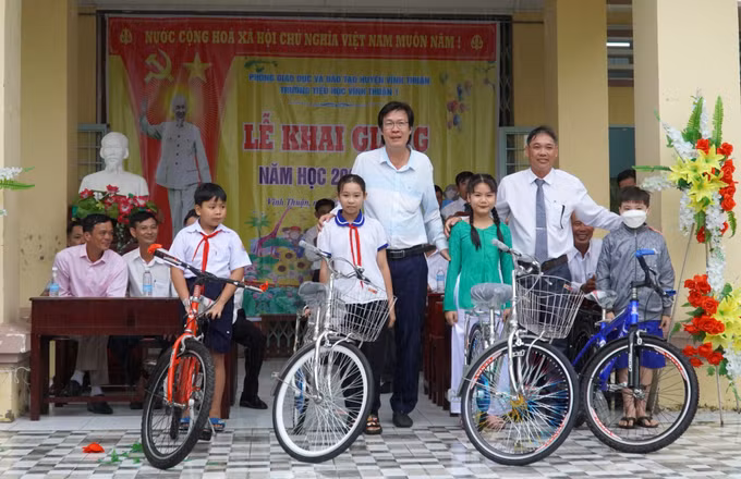 Kiên Giang nỗ lực chăm lo để học sinh không bỏ học vì hoàn cảnh khó khăn ảnh 1