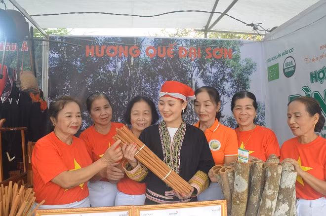 Yên Bái khai mạc trưng bày "Không gian văn hóa các dân tộc huyện Văn Yên" ảnh 2
