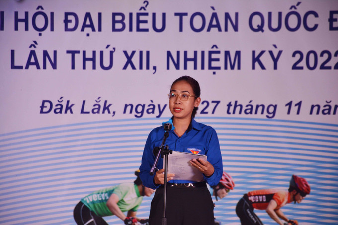 Bí thư Tỉnh đoàn Đắk Lắk H’Giang Niê phát biểu tại Lễ phát động. Ảnh: Hoài Thu – TTXVN Tuổi trẻ Đắk Lắk hướng về vùng căn cứ cách mạng ảnh 3