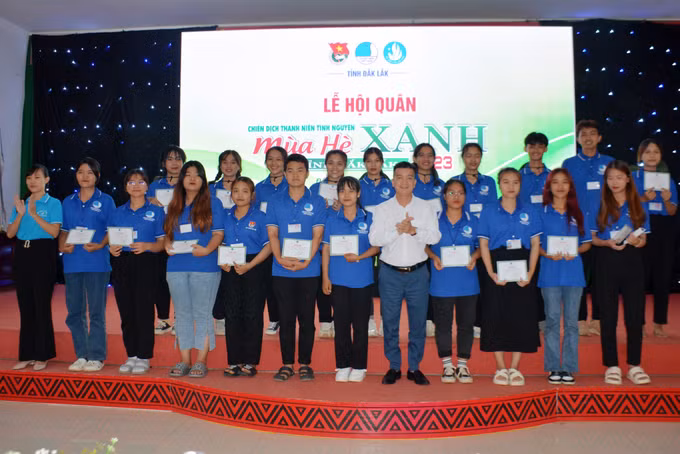 Thanh niên tình nguyện Mùa hè xanh hỗ trợ địa bàn vùng khó tỉnh Đắk Lắk ảnh 3