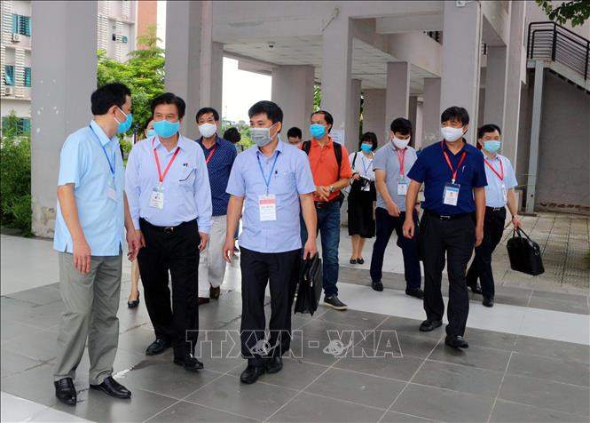 Đoàn kiểm tra số 1 Bộ giáo dục và Đào tạo kiểm tra công tác chấm thi tốt nghiệp tại điểm Trường THPT Chuyên Biên Hòa (thành phố Phủ Lý, Hà Nam). Ảnh: Đại Nghĩa - TTXVN Kỳ thi tốt nghiệp Trung học phổ thông 2020: Chấm thi minh bạch, khách quan và công bằng ảnh 1