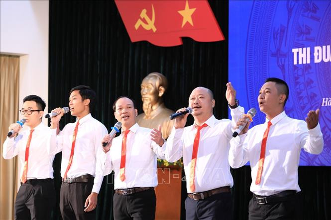 Tiết mục văn nghệ chào mừng Đại hội. Ảnh: Thành Đạt - TTXVN Đại hội Thi đua yêu nước toàn ngành TTXVN lần thứ V ảnh 7
