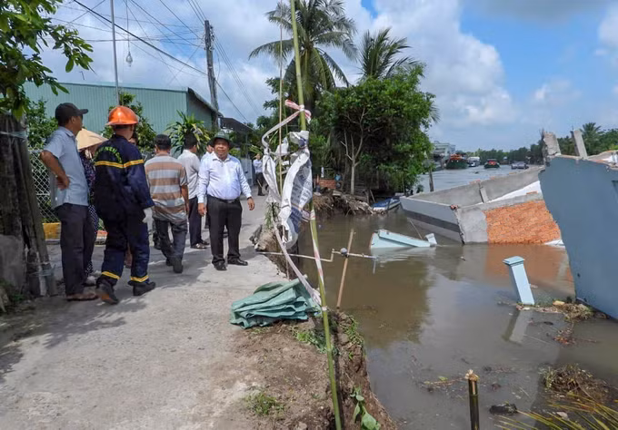 Cần Thơ: Sạt lở nhấn chìm hai căn nhà xuống sông Ô Môn ảnh 1
