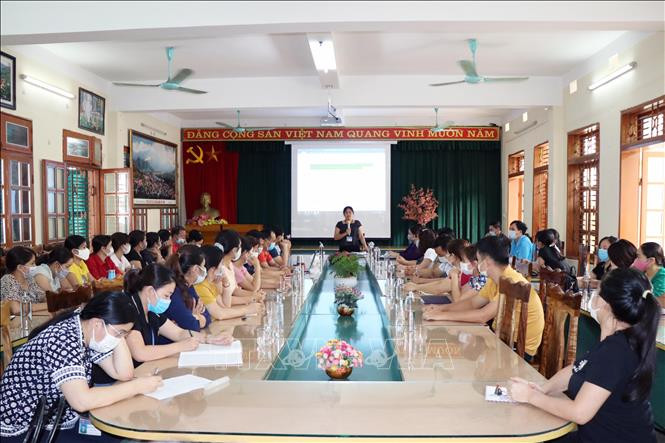 Tập huấn công tác coi thi cho giáo viên tại trường THPT Sông Mã. Ảnh: Hữu Quyết - TTXVN Vùng cao Sơn La sẵn sàng cho Kỳ thi tốt nghiệp Trung học Phổ thông năm 2021 ảnh 1