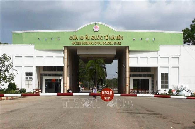 Cửa khẩu Quốc tế Hà Tiên, phường Mỹ Đức, thành phố Hà Tiên. Ảnh: Hồng Đạt - TTXVN Công bố thành lập Khu kinh tế cửa khẩu Hà Tiên ảnh 1