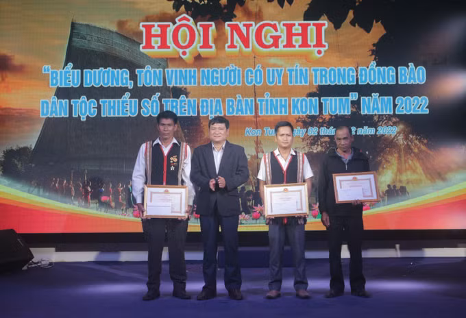 Kon Tum biểu dương người có uy tín tiêu biểu năm 2022 ảnh 1