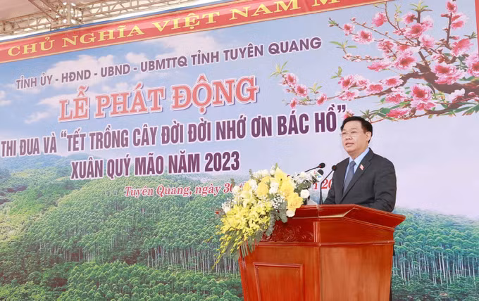Chủ tịch Quốc hội Vương Đình Huệ dự Lễ phát động thi đua và Tết trồng cây tại Tuyên Quang ảnh 1