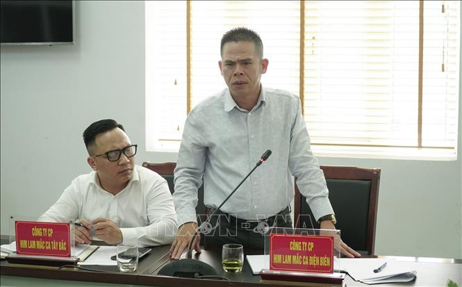 Đại diện doanh nghiệp trồng mắc ca phát biểu tại cuộc họp. Ảnh: Xuân Tư – TTXVN Bàn giải pháp gỡ khó cho các dự án trồng mắc ca ở Điện Biên ảnh 2
