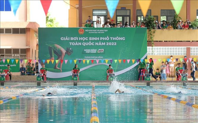 Các thí sinh tham gia thi đấu tại Giải bơi học sinh phổ thông toàn quốc năm 2022. Ảnh: Văn Dũng - TTXVN Bộ Giáo dục và Đào tạo phát động phong trào học bơi an toàn, phòng, chống đuối nước ảnh 1