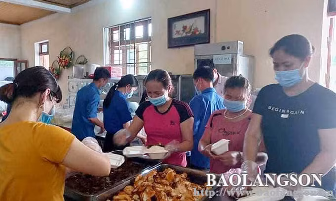 Những suất cơm nghĩa tình trên biên giới xứ Lạng ảnh 1