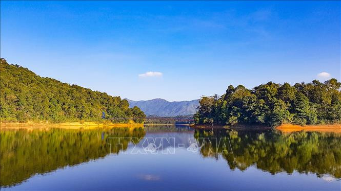 Hồ Pá Khoang (Điện Biên) với vẻ đẹp cuốn hút. Ảnh: Phan Tuấn Anh - TTXVN Vẻ đẹp vùng cao Tây Bắc ảnh 6