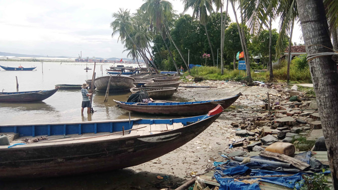 Các ngành chức năng xã Tam Hải và huyện Núi Thành có nhiều nỗ lực trong việc điều chỉnh dự án nhằm giảm thiểu số hộ dân bị ảnh hưởng. Ảnh: Đoàn Hữu Trung-TTXVN Quảng Nam gỡ vướng mặt bằng, đẩy nhanh thi công các công trình kè biển khẩn cấp ảnh 1