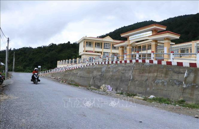 Nhờ các chính sách hỗ trợ của Đảng, Nhà nước, trường học xã biên giới Pa Vây Sử, huyện Phong Thổ (Lai Châu) được đầu tư khang trang. Ảnh: Đinh Thùy-TTXVN Đổi thay ở các xã biên giới Lai Châu ảnh 2