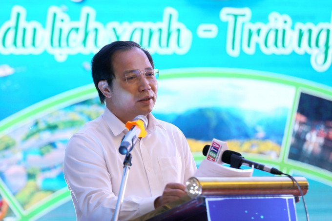 Phó Chủ tịch UBND tỉnh Hòa Bình Nguyễn Văn Toàn phát biểu khai mạc chương trình kích cầu du lịch tỉnh Hòa Bình 2023. Ảnh: Trọng Đạt-TTXVN Hòa Bình - Điểm đến du lịch xanh - Trải nghiệm trọn vẹn ảnh 2
