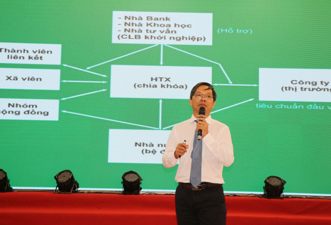Ông Trần Văn Mẫn, Trưởng Ban Dân tộc tỉnh Quảng Ngãi, phát biểu tại Hội nghị. Ảnh: Phạm Cường-TTXVN Thu hút đầu tư vùng miền núi Quảng Ngãi ảnh 1