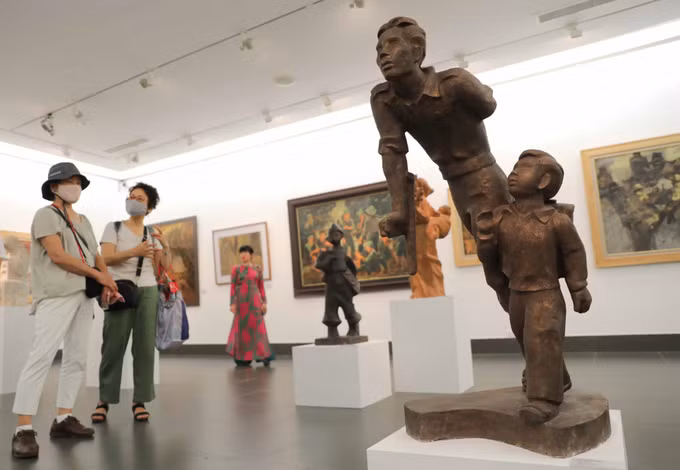 75 năm Ngày Thương binh - Liệt sỹ: Khai mạc triển lãm "Còn mãi với thời gian" ảnh 4