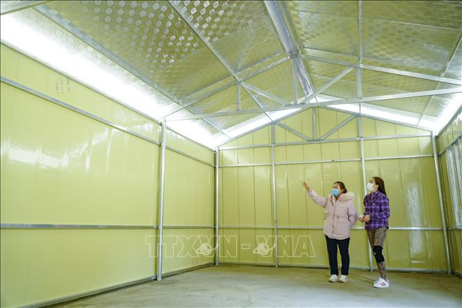 Bên trong một ngồi nhà cho hộ nghèo mới được hoàn thành ở xã Keo Lôm, huyện Điện Biên Đông. Ảnh: Xuân Tư – TTXVN Dồn sức hoàn thiện hơn 1.000 nhà ở mới cho hộ nghèo huyện vùng cao Điện Biên Đông ảnh 6