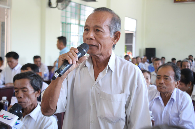 Ông Kim Sang, xã Xà Phiên, huyện Long Mỹ, kiến nghị chính quyền địa phương quan tâm đầu tư giao thông nông thôn. Ảnh: Nguyễn Hằng - TTXVN Hậu Giang phát huy vai trò của đoàn viên, hội viên, người có uy tín trong đồng bào dân tộc ảnh 3