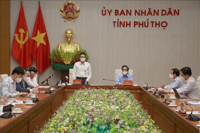 Phó Thủ tướng Vũ Đức Đam phát biểu tại cuộc họp. Ảnh: Diệp Trương – TTXVN Phó Thủ tướng Vũ Đức Đam: Phú Thọ phải chủ động hơn một bước, cao hơn một mức so với tốc độ lây của dịch COVID-19 ảnh 1