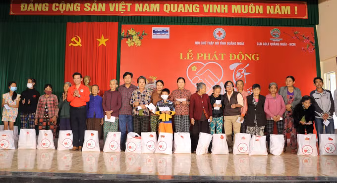 Hội Chữ thập đỏ Quảng Ngãi vận động hỗ trợ 12.600 suất quà Tết cho người nghèo ảnh 1