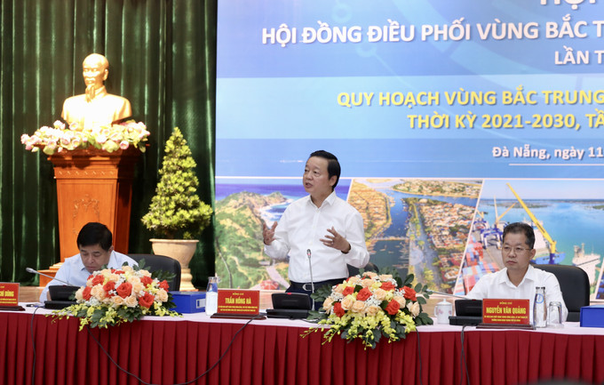 Phó Thủ tướng Chính phủ Trần Hồng Hà phát biểu tại Hội nghị. Ảnh: Trần Lê Lâm - TTXVN Phó Thủ tướng Trần Hồng Hà chủ trì Hội nghị Hội đồng điều phối vùng Bắc Trung bộ và Duyên hải Trung bộ lần thứ hai ảnh 1