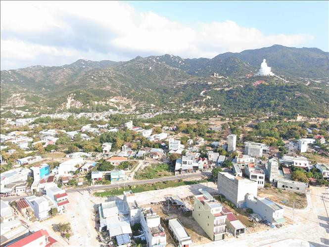 Ngoài thế mạnh về du lịch biển, thị trấn Cát Tiến đang nổi lên là trung tâm du lịch tâm linh của tỉnh Bình Định. Ảnh: Phạm Kha – TTXVN Bình Định tổ chức lễ công bố Nghị quyết về thành lập thị trấn Cát Tiến ảnh 2