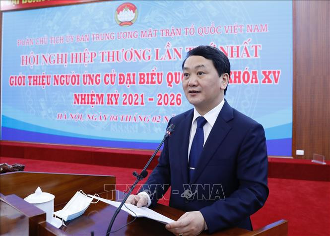 Phó Chủ tịch, Tổng Thư ký Uỷ ban Trung ương MTTQ Việt Nam Hầu A Lềnh phát biểu tại hội nghị. Ảnh: Dương Giang - TTXVN Đoàn Chủ tịch Ủy ban Trung ương Mặt trận Tổ quốc Việt Nam tổ chức Hội nghị hiệp thương lần thứ nhất ảnh 4