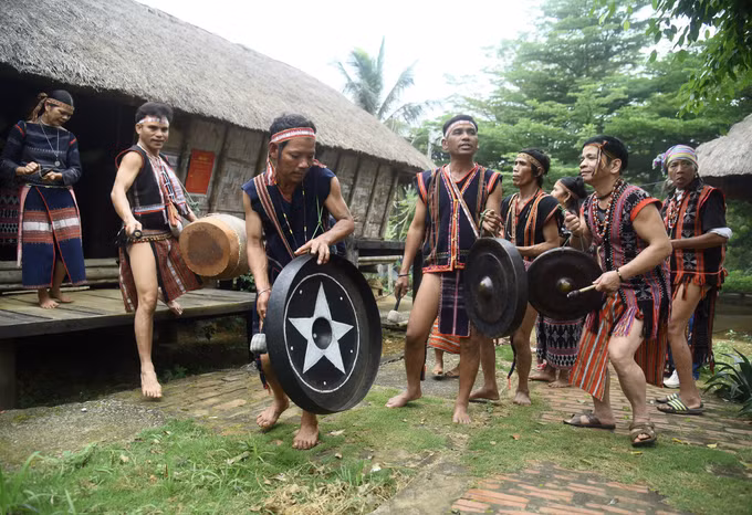 Tái hiện nghi thức “Buôn làng vào hội” của cộng đồng các dân tộc Tây Nguyên ảnh 8