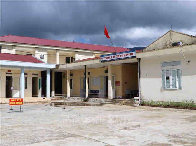 Nhờ các chính sách hỗ trợ của Đảng, Nhà nước, trạm y tế xã biên giới Pa Vây Sử, huyện Phong Thổ (Lai Châu) được đầu tư khang trang. Ảnh: Đinh Thùy-TTXVN Đổi thay ở các xã biên giới Lai Châu ảnh 5
