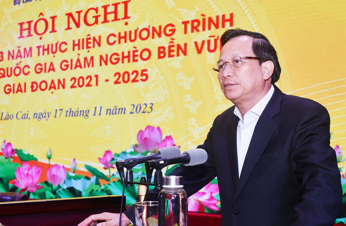 Bộ trưởng Bộ LĐ-TB và XH Đào Ngọc Dung phát biểu kết luận Hội nghị. Ảnh: Quốc Khánh - TTXVN Lào Cai: Phấn đấu đến cuối năm 2025 tiếp tục giảm số hộ nghèo và hộ cận nghèo ảnh 2