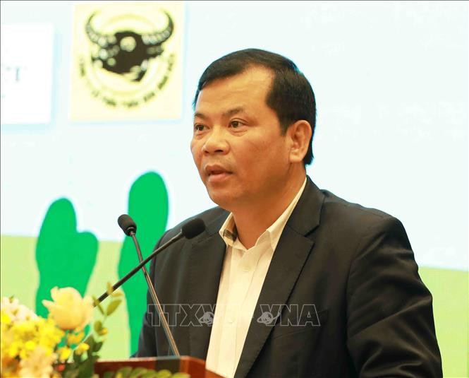 Phó Chủ tịch UBND tỉnh Bắc Giang phát biểu tham luận. Ảnh: Vũ Sinh - TTXVN Chuyển đổi số sẽ khắc phục điểm yếu trong nông nghiệp ảnh 3